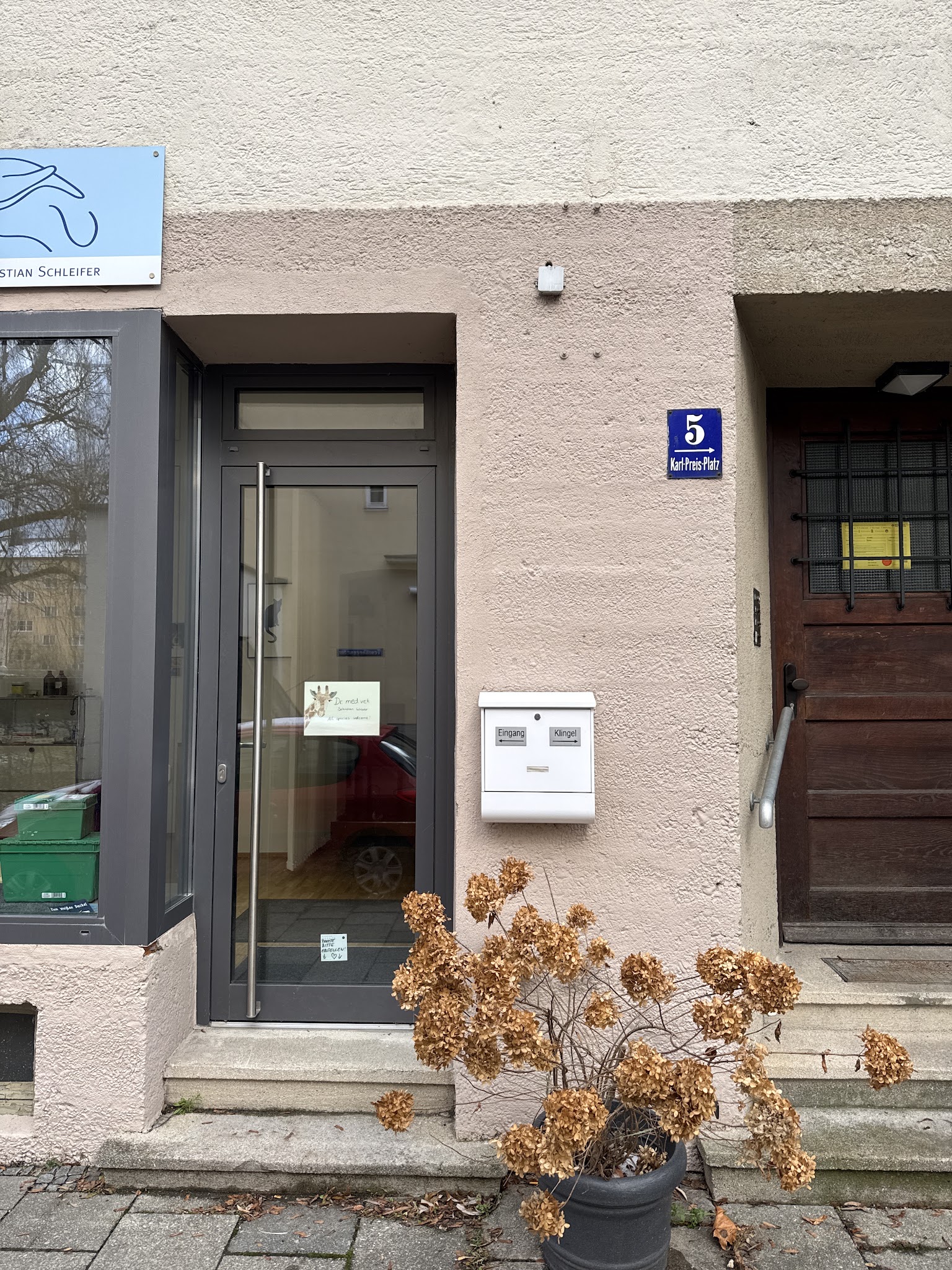 Dr. Sebastian Schleifer