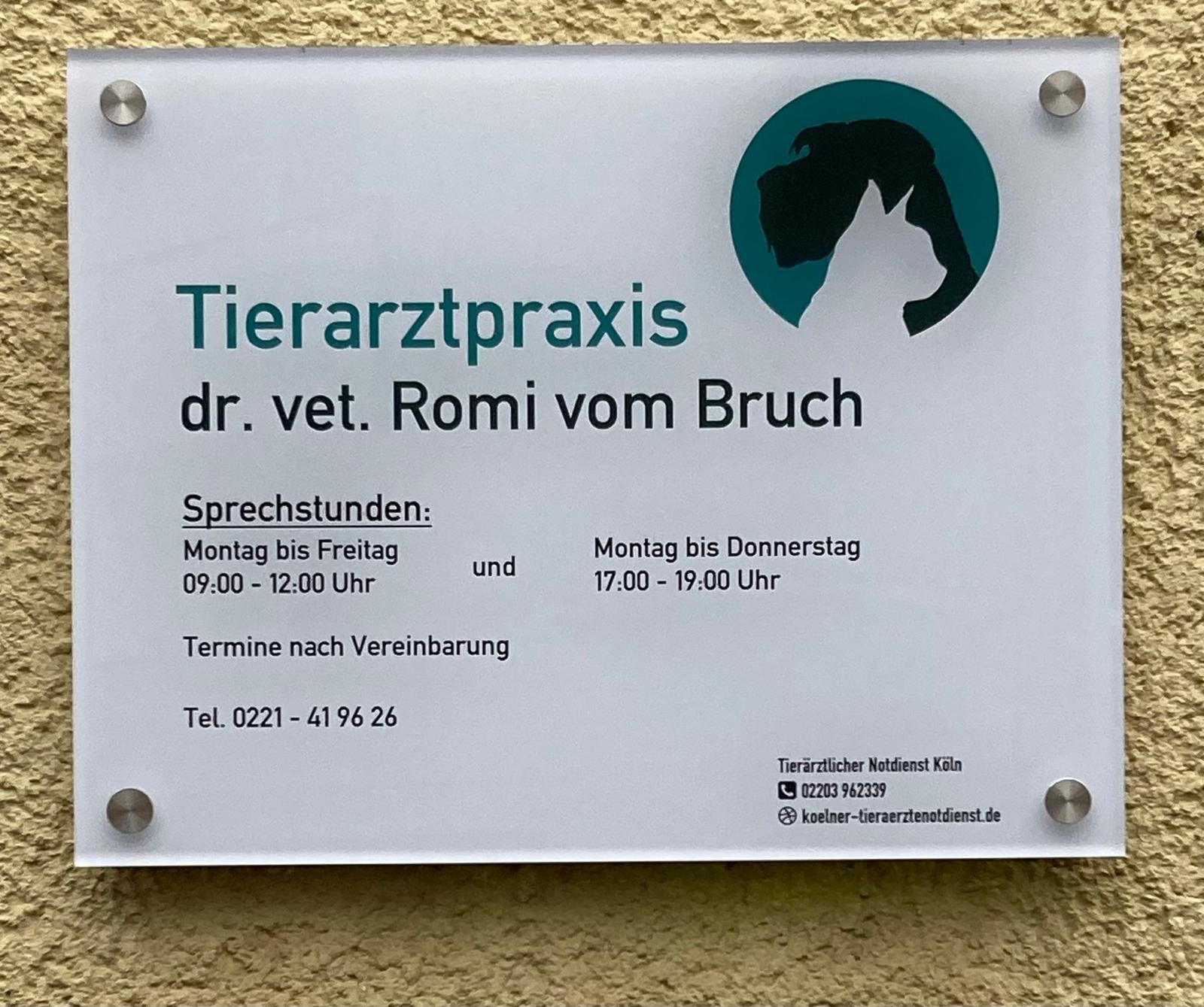 Dr. med. vet. Jochen vom Bruch Tierarzt in Köln – Praxisansicht