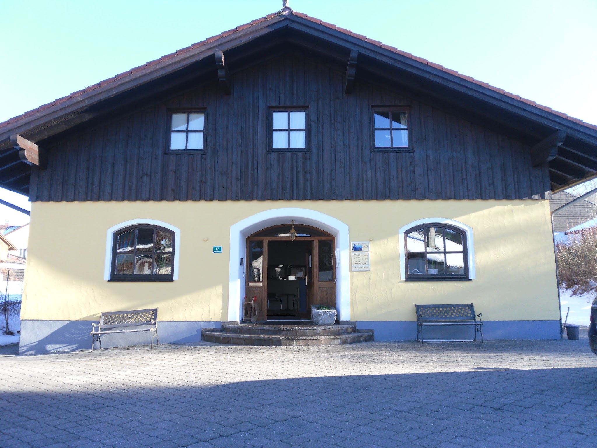 Kleintierpraxis im Woid (ehemals Kleintierpraxis Johanna E. Ederer – Leonhards) – Bild