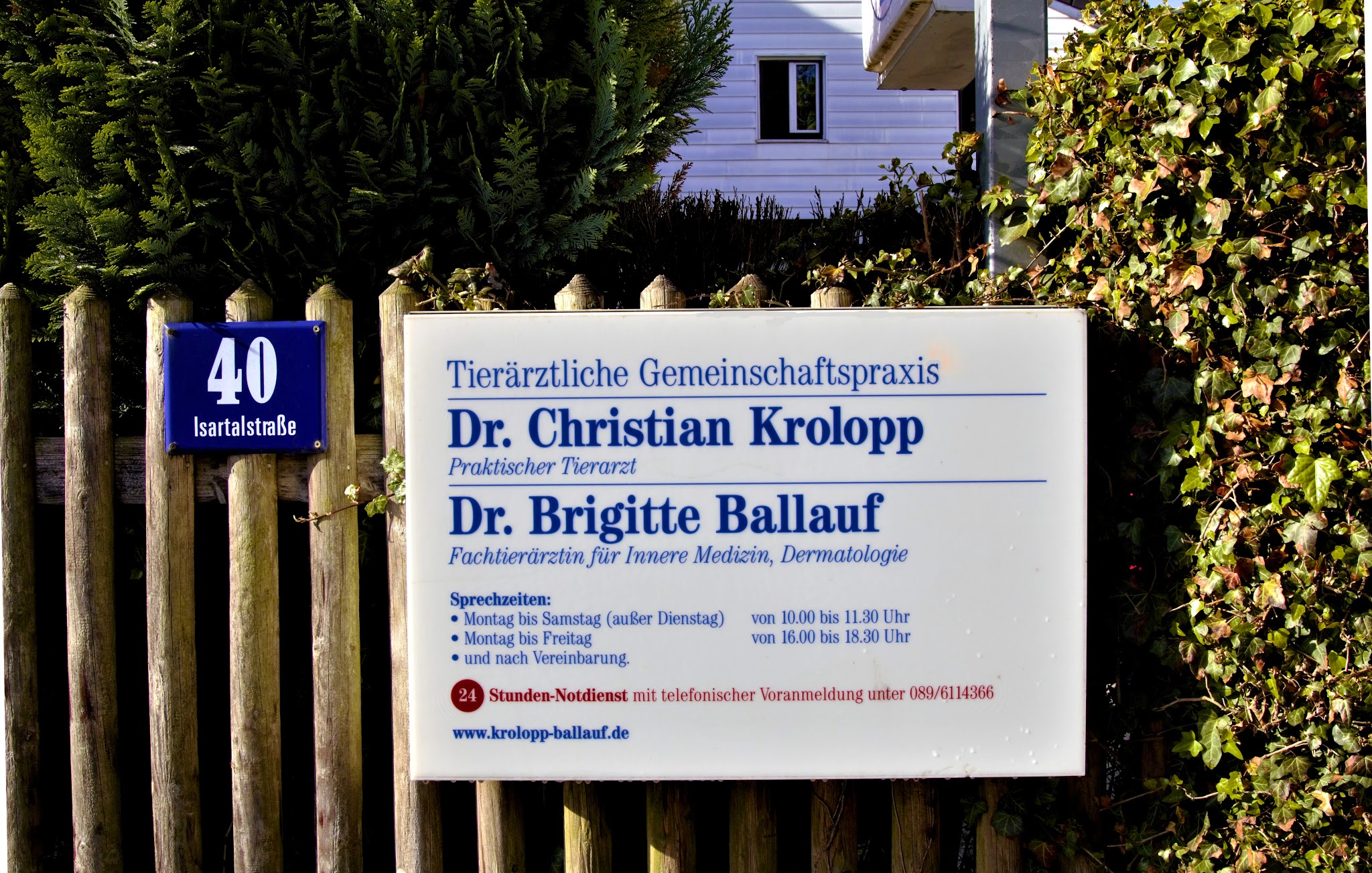 Tierarztpraxis Dr. Brigitte Ballauf und Dr. Katharina Mejstrik – Bild